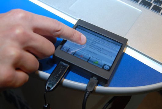PINPad позволяет клиенту ДБО проверить реквизиты платежа и подписать их электронной подписью