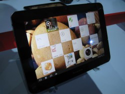 Пользовательский интерфейс LePad напоминает шахматную доску, на которой размещены пиктограммы приложений и сервисов