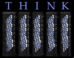 T-H-I-N-K... Изображение байта в различных магнитных состояниях. Белый сигнал справа соответствует логическому нулю, а синий сигнал – логической единице. Между двумя этими изображениями магнитные состояния битов переключаются таким образом, чтобы закодировать в двоичной кодировке ASCII слово THINK. Иллюстрация: IBM Research