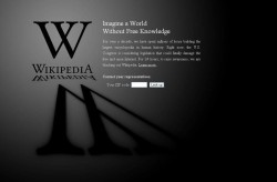 В сообщении, опубликованном на сайте Википедии под заголовком Imagine a World Without Free Knowledge («Представьте себе мир, лишенный свободных знаний»), говорится, что в Конгрессе США рассматривается «законопроект, который может полностью разрушить бесплатный и открытый Интернет»