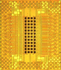 Оптический чип Holey Optochip позволяет передавать с помощью световых импульсов данные на скорости 1 Тбит/с  
