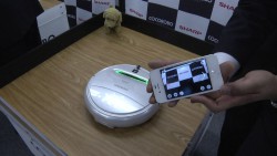 Приложение для iPhone, управляющее новым роботом-пылесосом Cocorobo посредством потокового видео