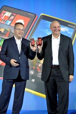 Стив Балмер, Стивен Элоп, Nokia Lumia 820 и Lumia 920