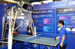 Робот для игры в настольный теннис - Omron - CEATEC